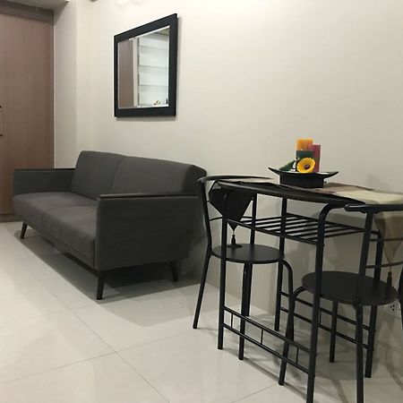 One Palm Tree Apartments Manila Exterior foto